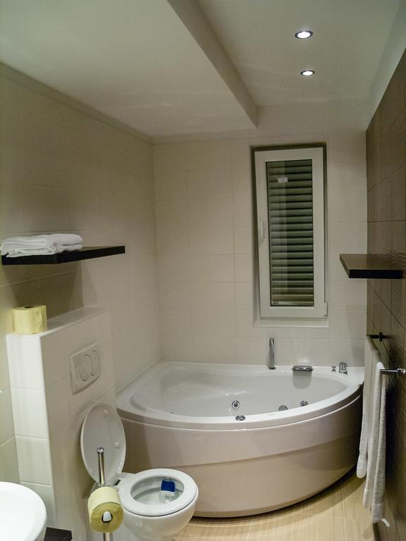 Apartments Marco Polo Banjol Стая снимка