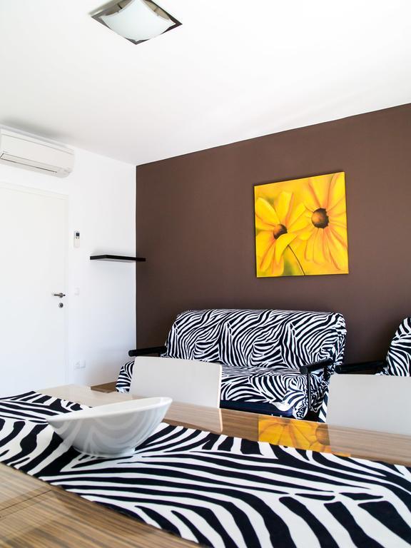 Apartments Marco Polo Banjol Стая снимка