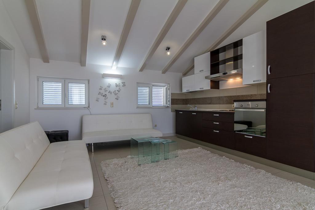 Apartments Marco Polo Banjol Стая снимка
