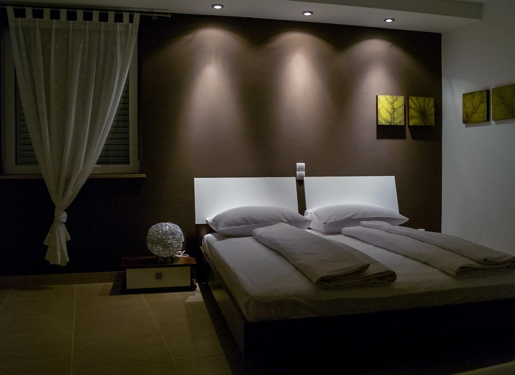 Apartments Marco Polo Banjol Стая снимка